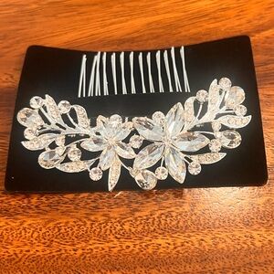 BRIDAL Hair Comb with Silver Floral Rhinestones✨ NWT